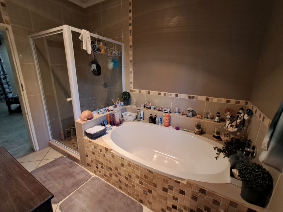 4 Bedroom Property for Sale in Winterhoek Park Eastern Cape